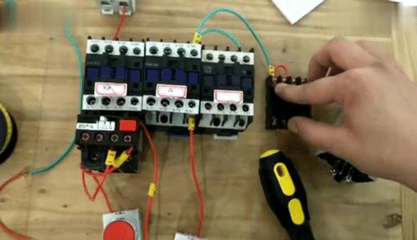 Y系列高壓三相異步電動機的功率控制需要哪些元件？